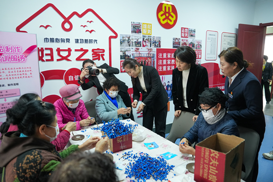 中鐵九局婦女兒童維權服務站揭牌 打造服務新陣地 匯聚發展“她”力量”_fororder_2