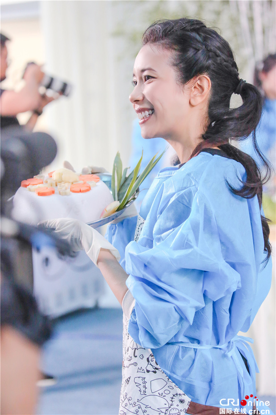 我们来了众嘉宾当志愿者照顾熊猫宝宝图