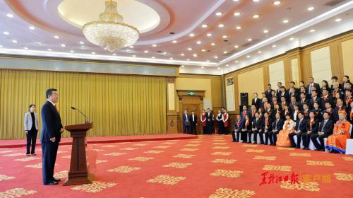 張慶偉、王文濤會見“人民滿意的公務員”和“人民滿意的公務員集體”代表
