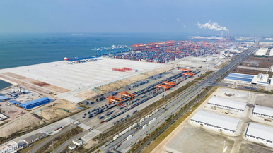 2023年前两月西部陆海新通道班列运输货物12万标箱
