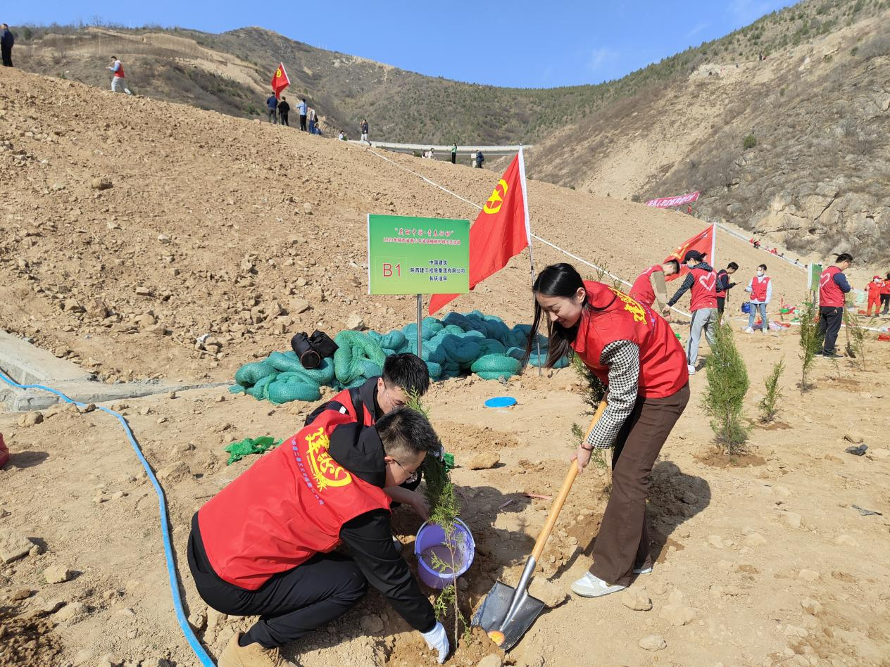 “建”證未來·青春植綠——中建二局三公司西北分公司志願服務隊參加陜西省青少年省級植樹護綠示範活動_fororder_圖片2