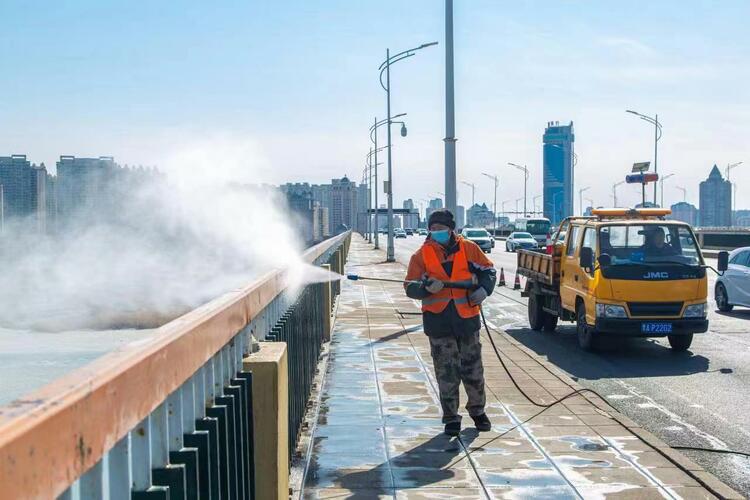 哈尔滨市道桥部门“精洗桥颜” 36万平方米