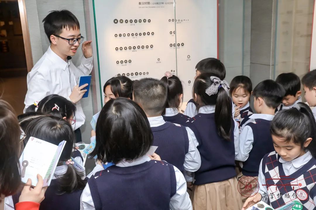 【图说上海】沪上小学生走进大学博物馆学习财经素养课