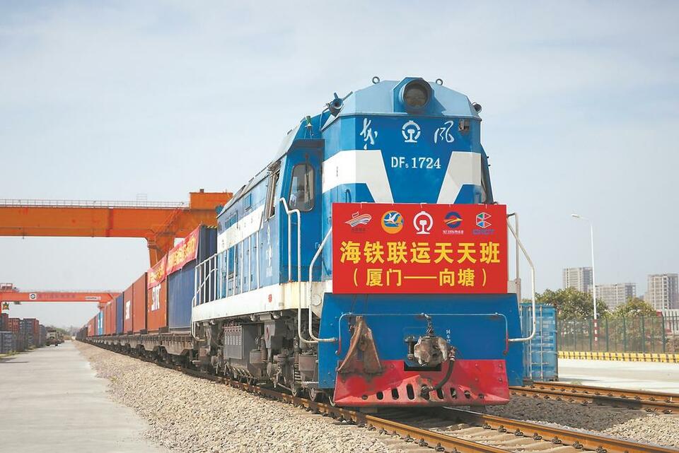 福建首趟海铁联运“天天班”开行啦_fororder_c8e81ecd-8ebb-43c9-9e33-864321410f1f