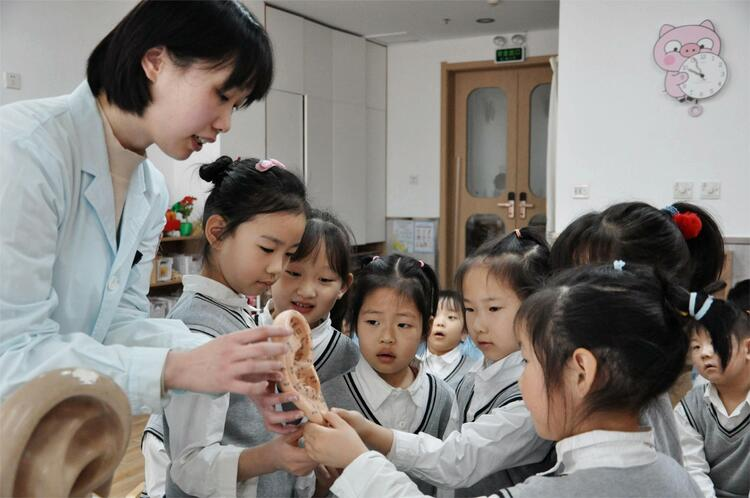 В районе Юйхуа города Шицзячжуан для детей и подростков организованы мероприятия по уходу за органами слуха_fororder_图片4