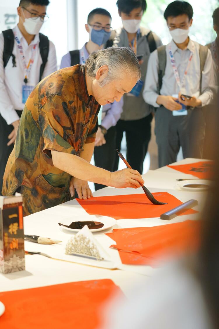 领略非遗风采，探索湾区未来：百名香港新入职教师来穗研习