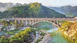貴州橋梁“甲天下”萬橋飛架幸福來