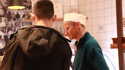 老外在湖南｜“無聲麵包店”德國店長何墨凱：希望給更多聽障人士提供就業機會