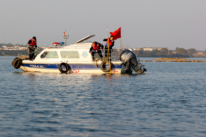 江西峡江：打击非法捕鱼 保护赣江生态