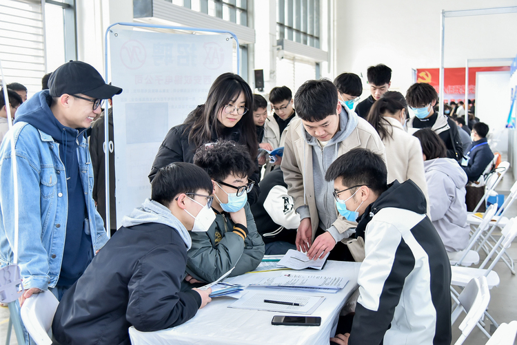 西安汽车职业大学成功举办2023届毕业生春季校园双选会
