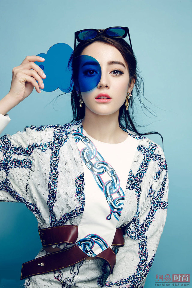 同是92年小花旦 古力娜扎和迪麗熱巴誰更美?