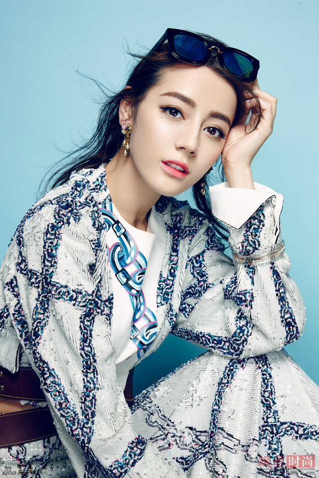 同是92年小花旦 古力娜扎和迪麗熱巴誰更美?