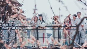 湖北丹江口：春满水都 与花共舞