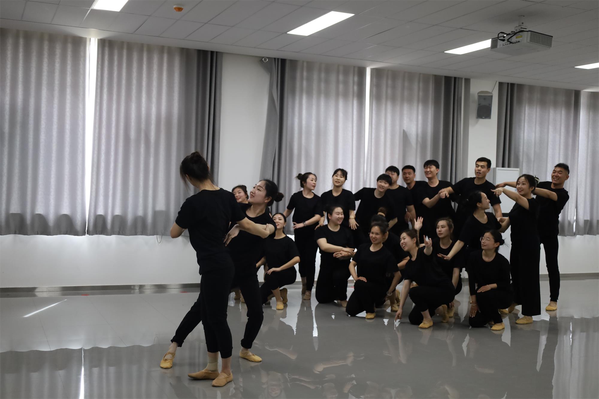 阜平 “马兰花儿”开遍太行山_fororder_老师们自己编排的舞蹈《马兰情》.JPG