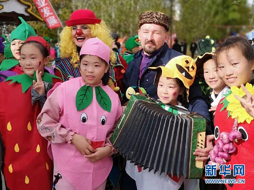 中俄民眾在邊城黑河慶祝中國農民豐收節