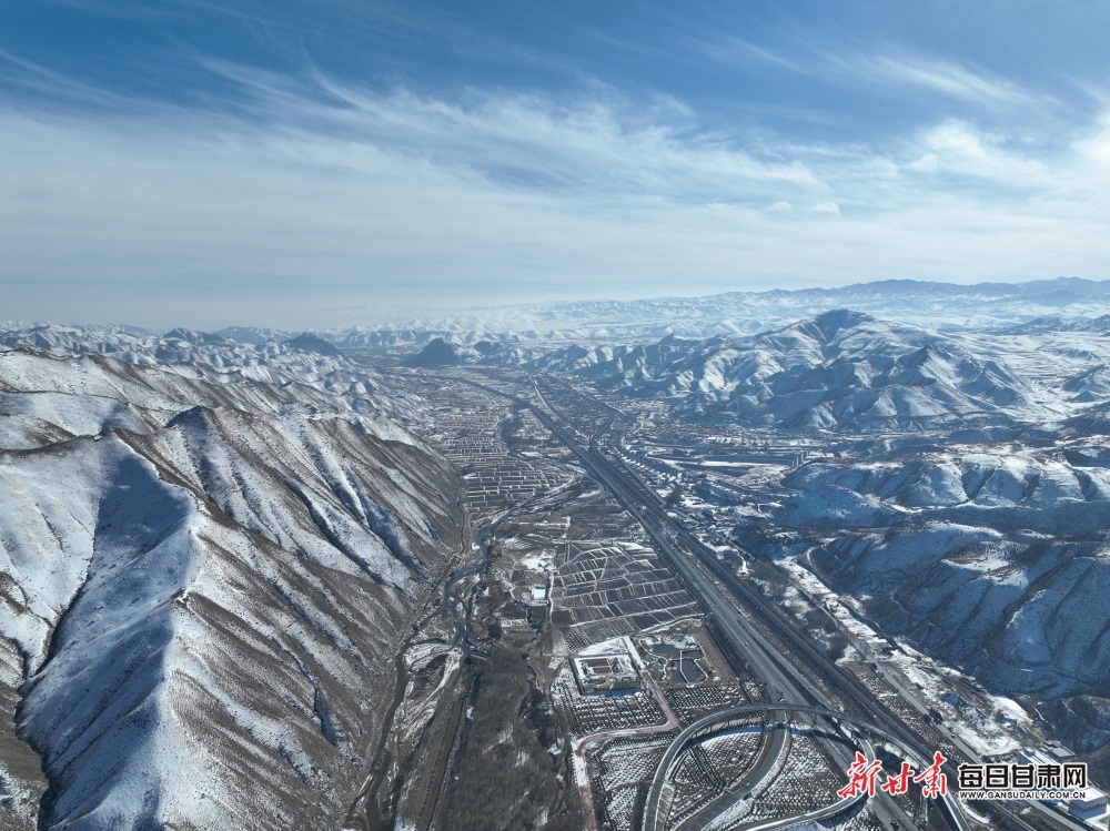 【轮播图】武威天祝草原成群狍鹿雪地悠闲“散步”_fororder_4