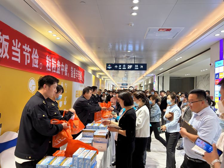 西安航天基地組織開展企業落實食品安全  主體責任暨制止餐飲浪費宣傳教育觀摩活動_fororder_圖片5