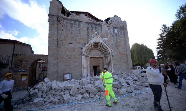 震後的中世紀教堂