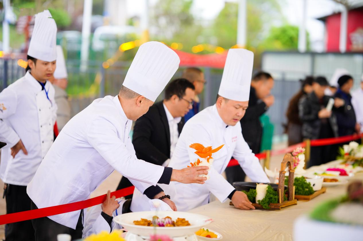 我院学子参加湖北省鄂菜烹饪技术大赛取得较好成绩
