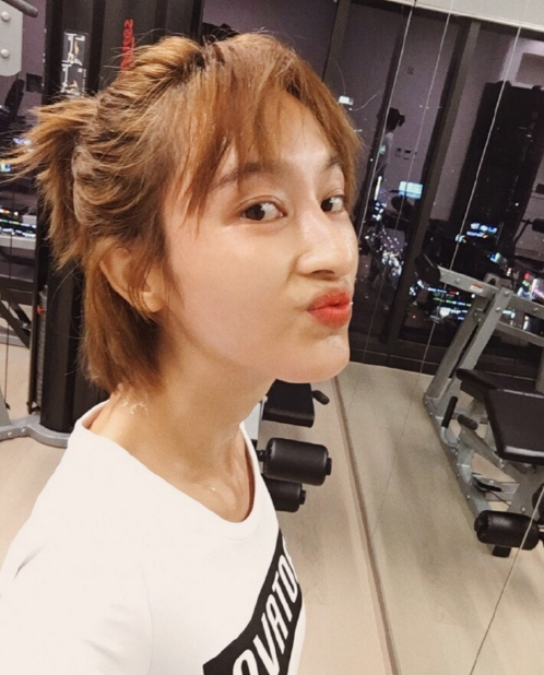 张俪微博晒性感健身照 张俪微博晒性感健身照