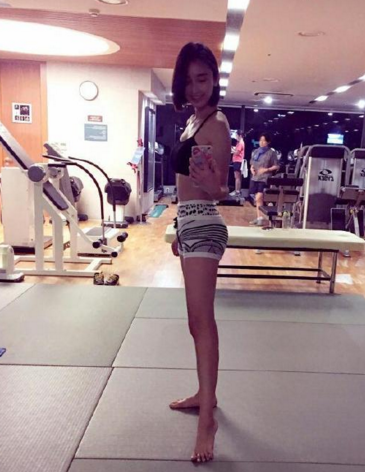 张俪微博晒性感健身照 张俪微博晒性感健身照