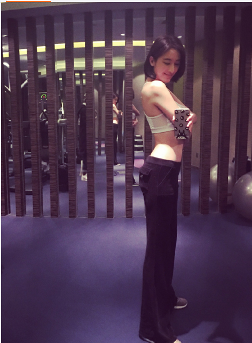 张俪微博晒性感健身照 张俪微博晒性感健身照