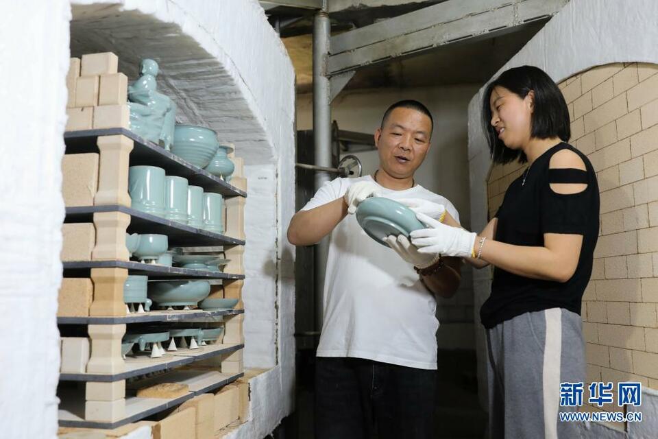河南宝丰：发展汝瓷产业 助力乡村振兴