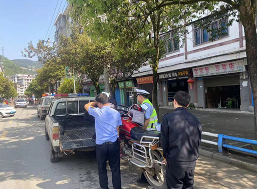 【原創】重慶石柱交巡警聯合鄉鎮開展景區道路交通秩序整治工作_fororder_微信圖片_20230420161117