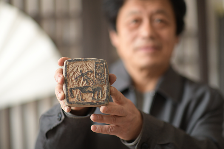 河北吴桥：妙手篆刻杂技魂_fororder_图片3