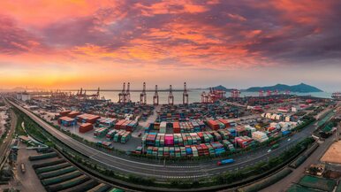 鄭東集裝箱中心無水港揭牌 鐵海聯運“快速通道”助力豫貨出海