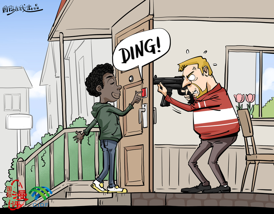 【Editorial Cartoon】Dangerous doorbell_fororder_s【国际漫评】危险的门铃
