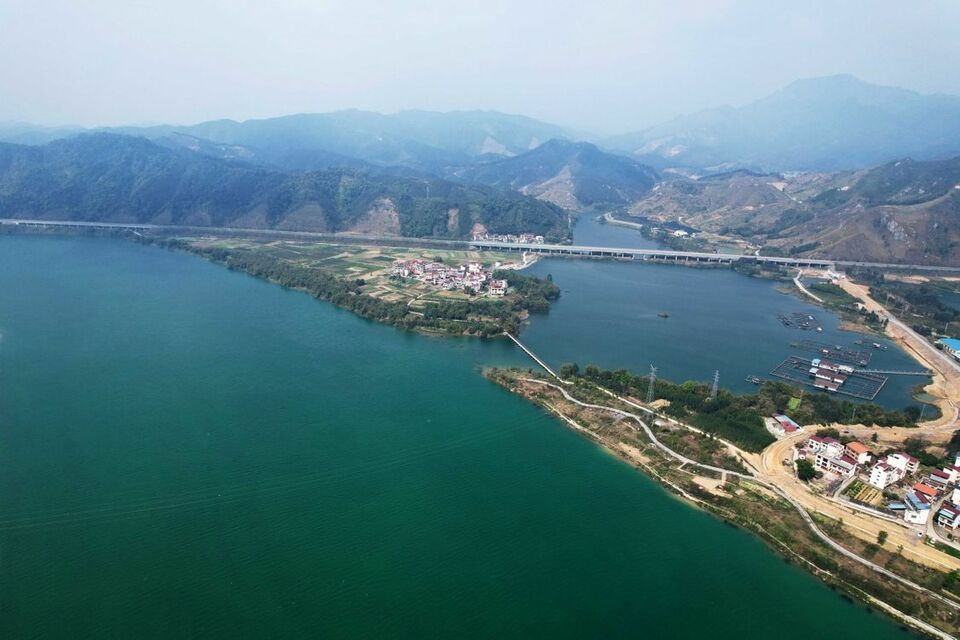 广西：江水清 生态美
