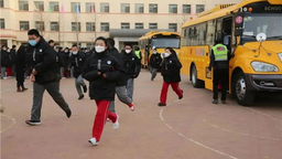 瀋陽市實驗學校中學部舉行校車遇險逃生演練