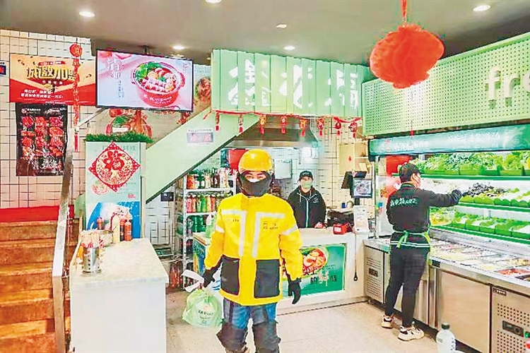 走向國際的東北麻辣燙:外賣堂食“兩個鍋”