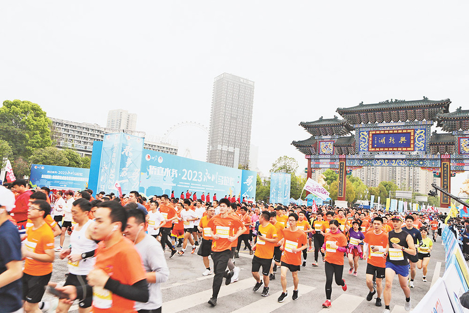 重庆：一日三“马” 马拉松跑进永川合川垫江