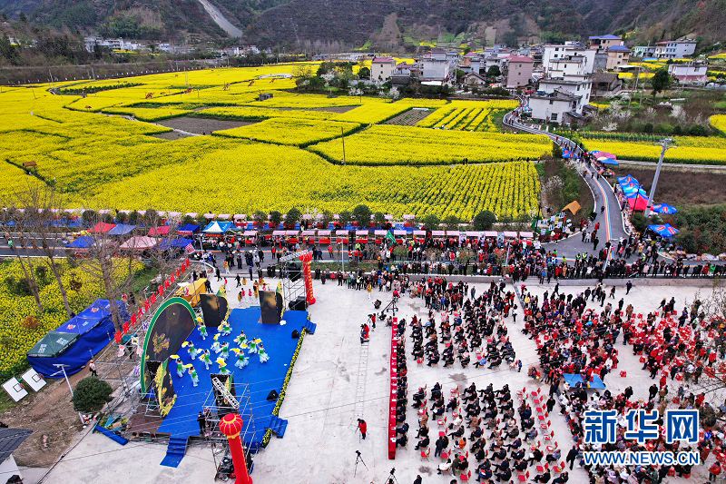 湖北咸丰：农旅融合铺锦绣