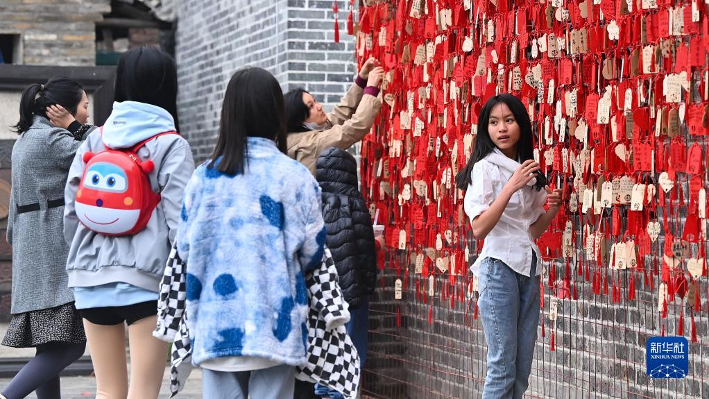 廣西欽州：百年老街旅遊旺