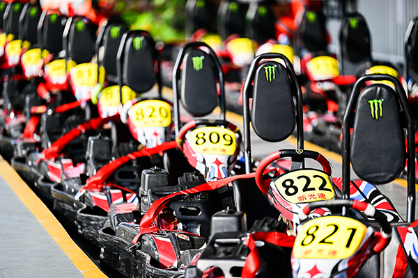 （张）现实版“速度与激情”上演 让卡丁车车手在自贡过了一把“瘾”_fororder_8比赛卡丁车（摄影-廖志全）