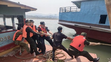 第127次中老缅泰湄公河联合巡逻执法编队成功救助老挝籍遇险商船