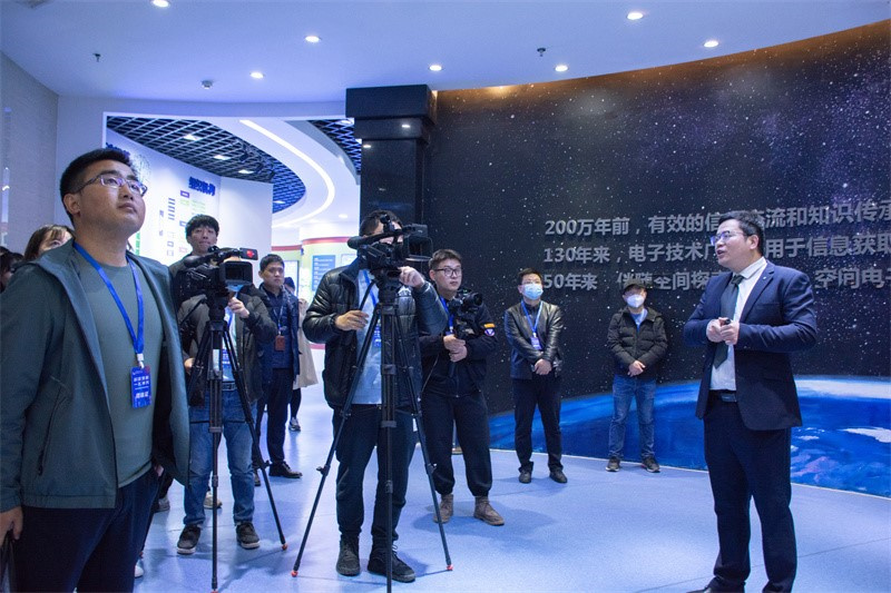 中国航天日：20余名中省市媒体编辑记者聚焦西安航天基地_fororder_2