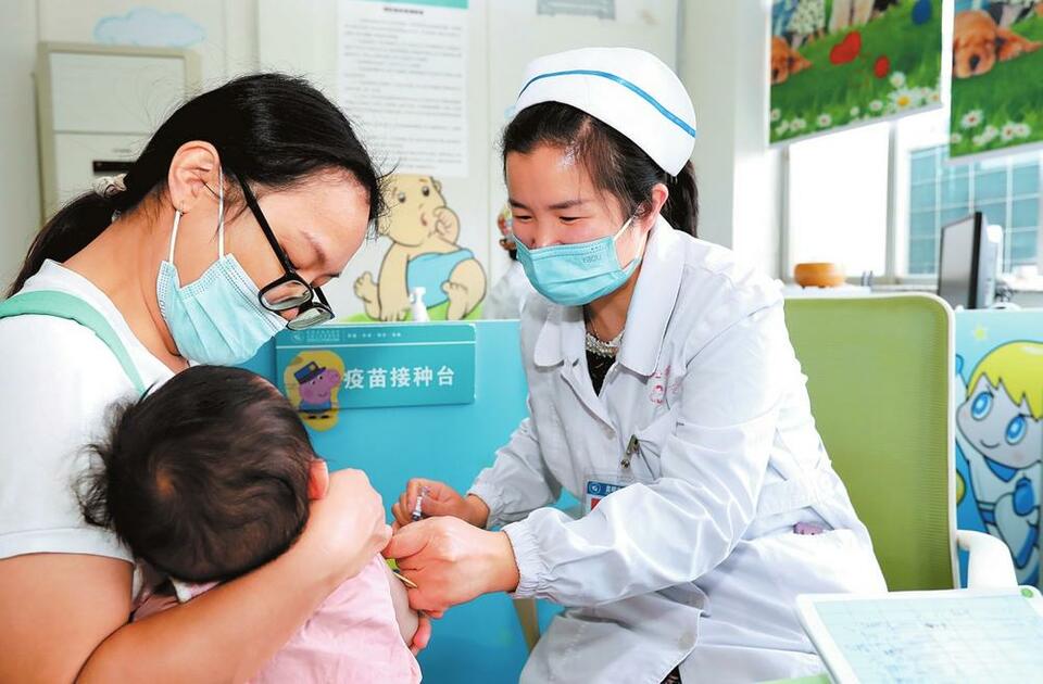 云南各地儿童主动接种疫苗 共享健康生活_fororder_323