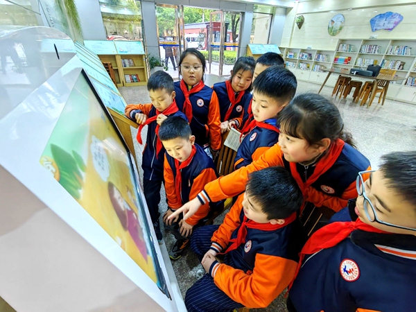 南昌市南昌县莲塘三小：坚持美育办学 推动素质教育落在实处_fororder_1