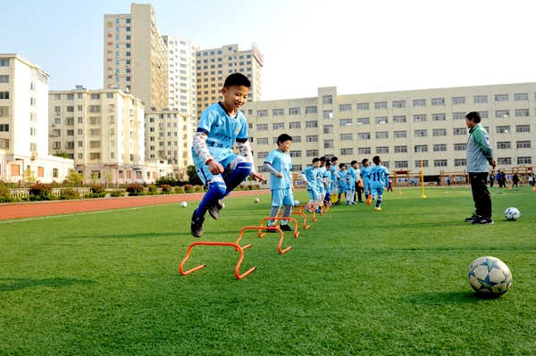 南昌市南昌县莲塘三小：坚持美育办学 推动素质教育落在实处_fororder_2