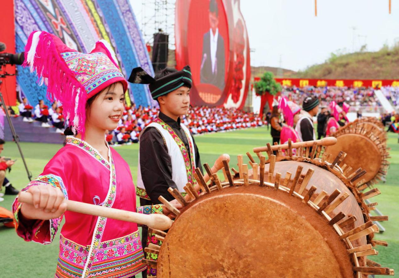 广西隆林各族自治县举行成立70周年庆祝大会 各族同胞载歌载舞庆县庆_fororder_图片24