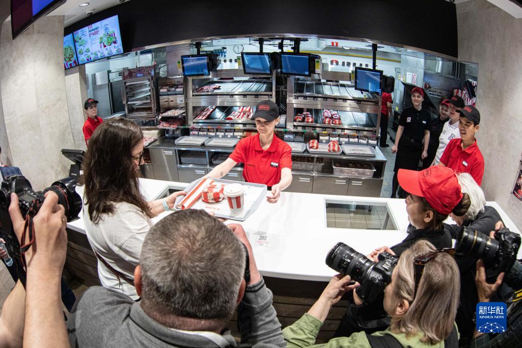 “罗斯蒂克”餐厅开业 俄罗斯版肯德基迎来品牌回归