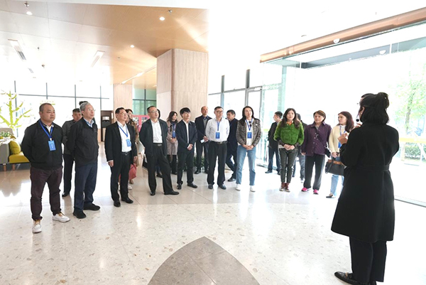 26家新加坡企业到成都温江区寻找合作商机_fororder_考察现场-供图-成都市温江区委宣传部