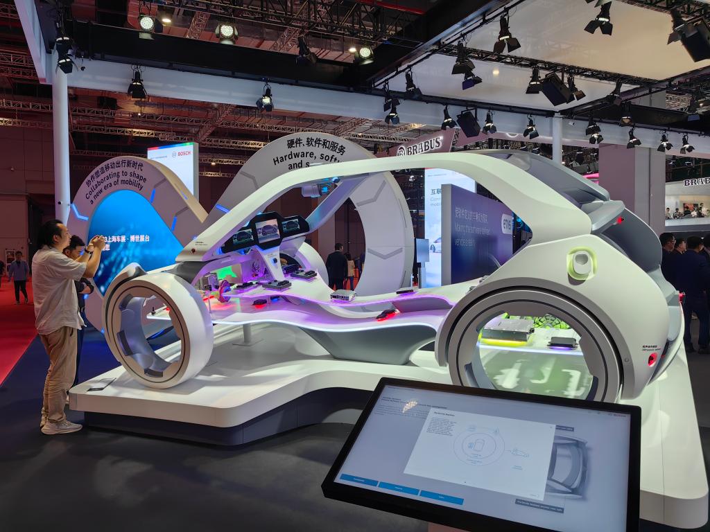 相逢在春天里——上海车展上的三重经济暖信号