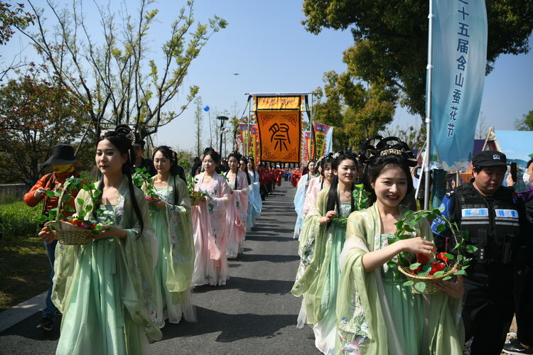 清明时节“轧蚕花”  “在湖州看见美丽中国·民俗里的湖州”系列活动启动