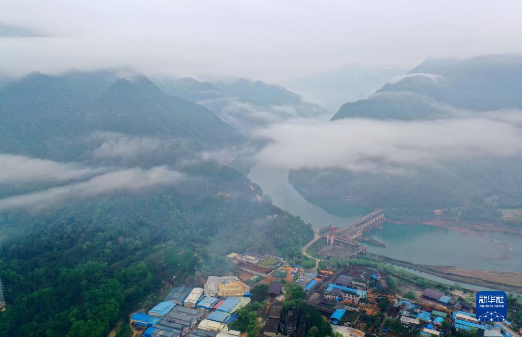 广西：桂江雨后现云海