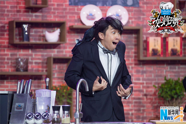 小s放下身段甘当绿叶 陈汉典搞笑模仿傅园慧